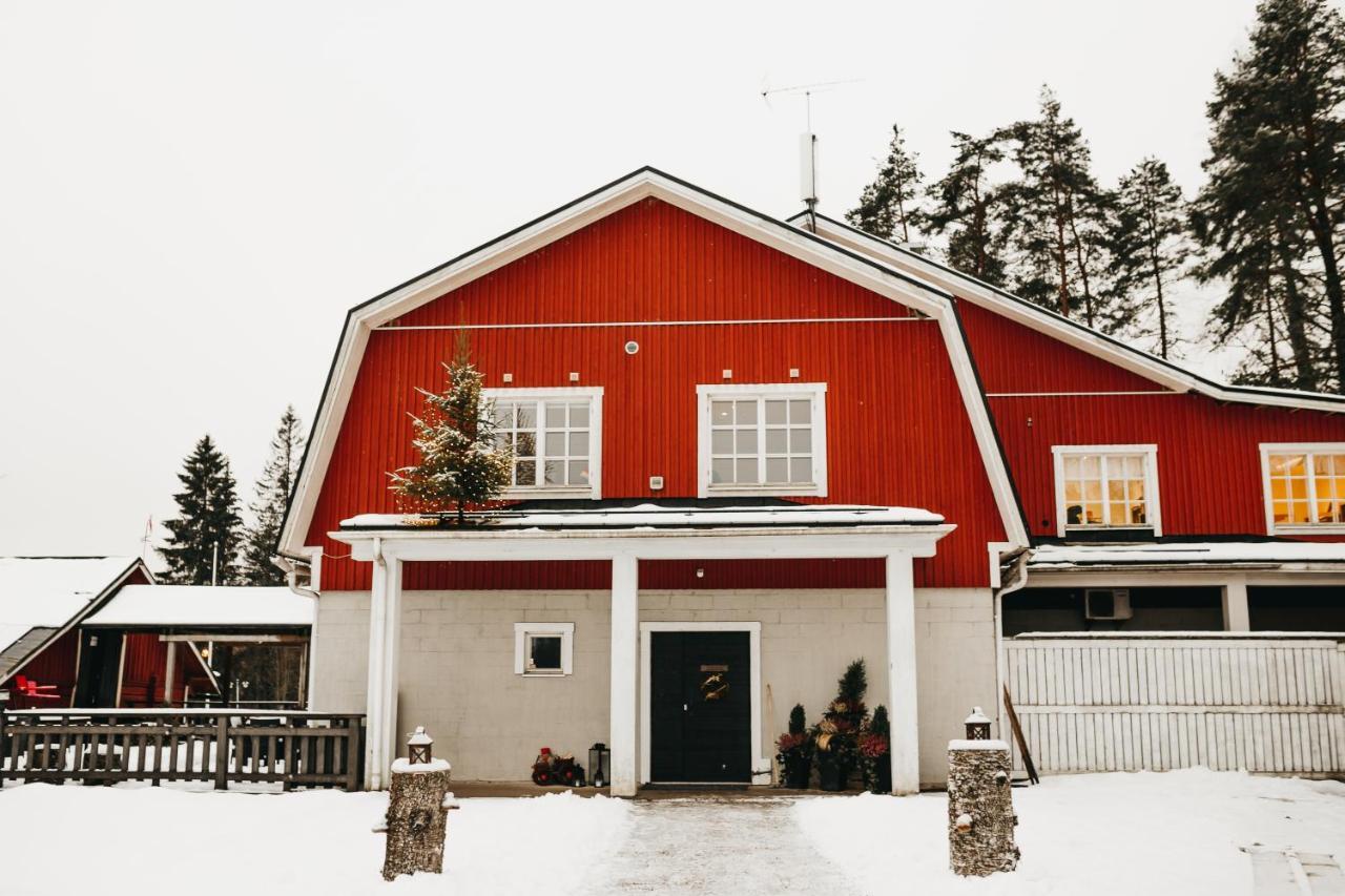 Aamiaismajoitus Varjola Center
